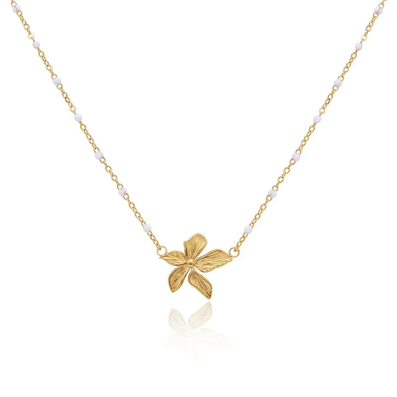 18K Gold Flower Pendant Necklace