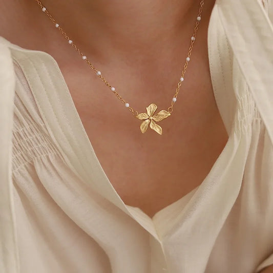 18K Gold Flower Pendant Necklace